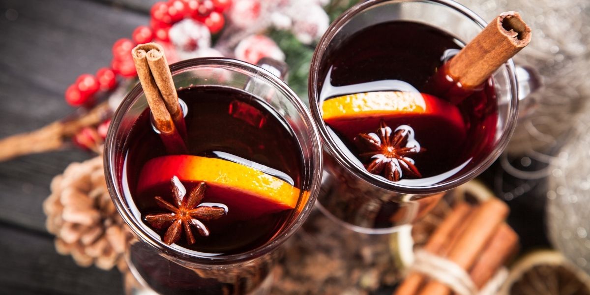 Vin chaud avec cannelle infusée